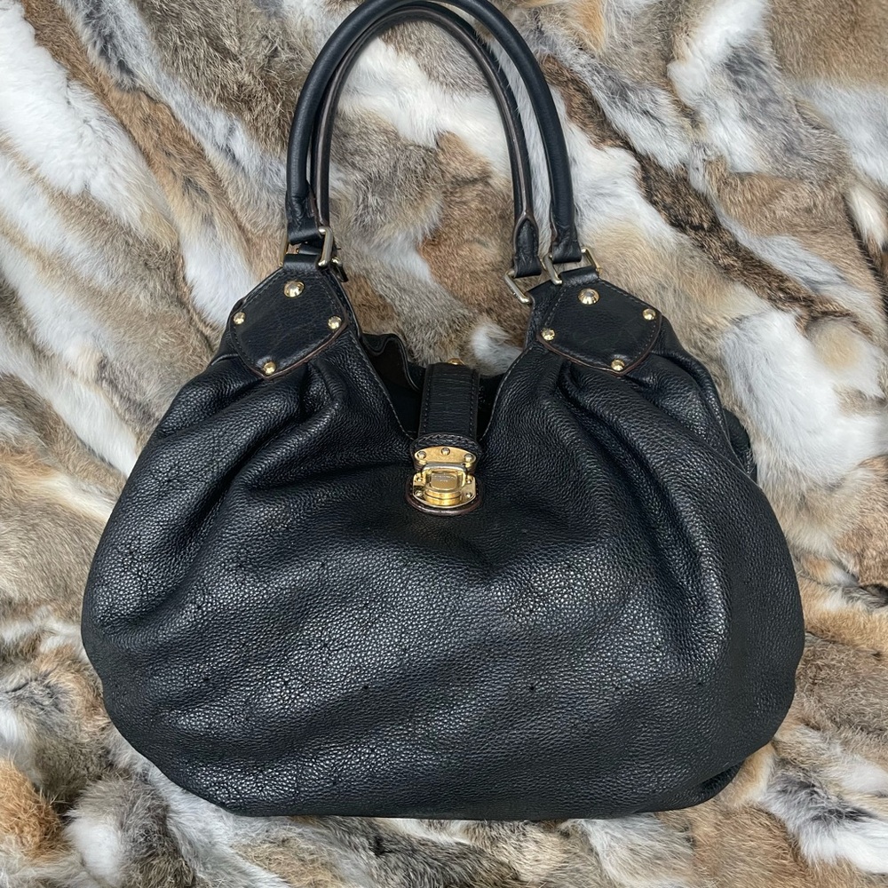 Louis Vuitton Mahina L Black